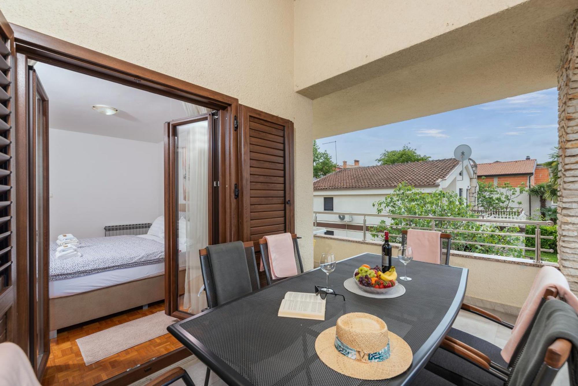 Apartments Marizela Пореч Екстер'єр фото