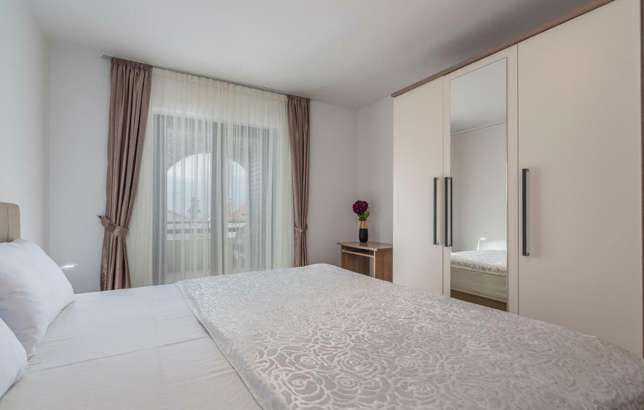 Apartments Marizela Пореч Екстер'єр фото